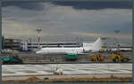 In Moskau-Domodedovo stand am 04.09.2011 die Jak 42D RA-42340 der Tulpar Air auf dem Vorfeld, das im Vordergrund gerade erneuert wird.