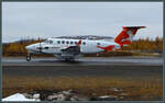 Zur Flotte von Air Inuit gehören auch vier Beechcraft Super King Air 350. Die C-FDTC rollt am 14.10.2022 zur Startbahn von Kuujjuaq.