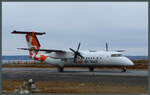 air-inuit-6/793559/die-c-fiai-gehoert-zu-den-12 Die C-FIAI gehört zu den 12 Dash 8-300 von Air Inuit, die die kleineren Siedlungen an der Küste anfliegen. Am 14.10.2022 rollt sie nach der Landung in Kuujjuaq zum Gate.