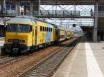 Ein Triebwagen der Bauart mDDM f�hrt am 29.05.2010 in den Bahnhof Dordrecht ein.