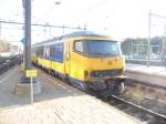 Eine Intercity-Garnitur mit einem f�r den FYRA-Vorl�ufer beschafften Steuerwagen am Sugschluss verl�sst Utrecht.