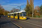 Einer der f�r die Er�ffnung der Neubaustrecke Adlershof II beklebten Triebwagen, GTZ 2211 bef�hrt am 30.10.21 die Rampe zur Dammbr�cke.