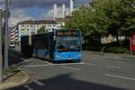 Wie bei zahlreichen Unternehmen im �ffentlichen Nahverkehr, herrscht auch bei der WSW Personalmangel. Schon seit l�ngerer Zeit gilt daher ein ausged�nnter Fahrplan, in dem etwa auf der Linie 611 ein 30-Minuten-Takt gilt. Zwischen Barmen und Heckinghausen �berlagert sich die Linie mit der Linie 604 und zus�tzlichen E-Wagen zu einem 10-Minuten-Takt. Wagen 1775 ist auf der Linie E611 zum Alten Markt gefahren und kommt nun zum Barmer Bahnhof, um dort Pause zu machen.