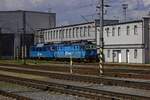 Vor einer der Werkstatthallen im õD Cargo-Betriebswerk Ostrava stehen 363 016 und 130 023 abgestellt.