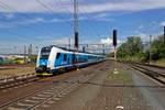 Aus Brno kommt 660 105, der hier als Zug der Linie R19 in den Bahnhof Praha-Libeň einf�hrt.